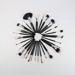 Set De 32 Brochas Para Maquillaje