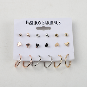 Set De 18 Aretes Corazones Y Argollas