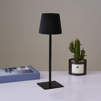 Lámpara de Mesa Inalámbrica a Rayas Base Cuadrada