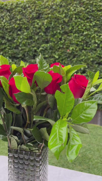 Florero gris boca cuadrada mediano